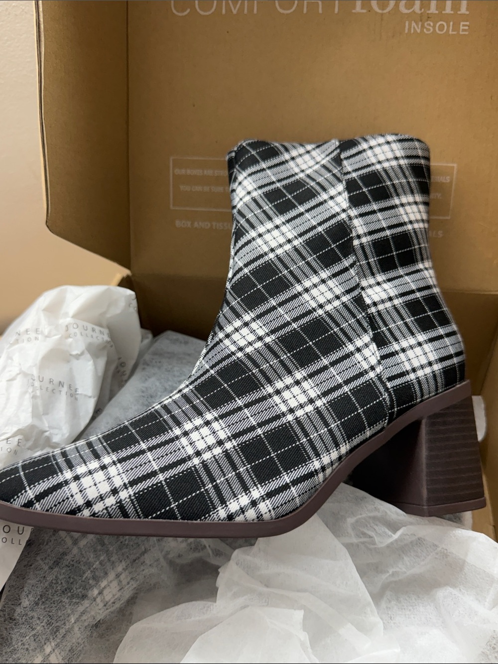 Journee Collection SLOANN Plaid Ankle Boots in Black & White Women Size 8 NWT